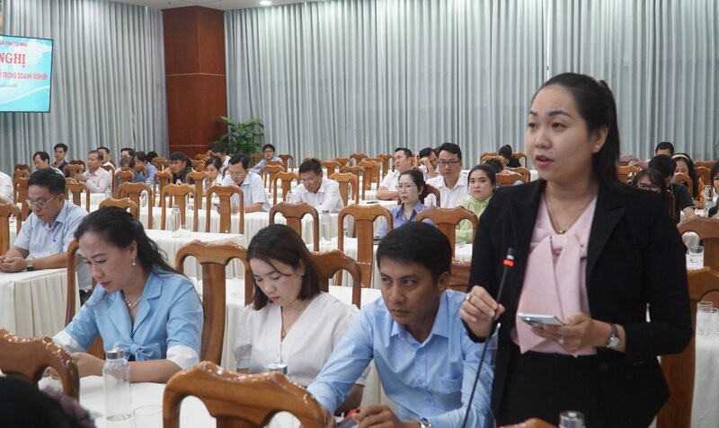 Dai dien nganh hang nong san tai Ca Mau de nghi ho tro doanh nghiep quang ba hinh anh, thuong hieu cay an trai Ca Mau. Anh: Nhat Ho