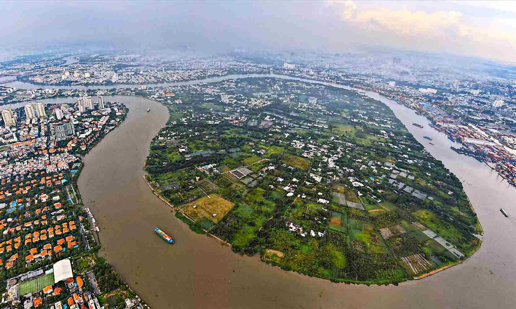 Binh Quoiのパノラマビュー-Thanh Da Peninsula（Ho Chi Minh City）は都市部になりそうです。  写真：anh tu