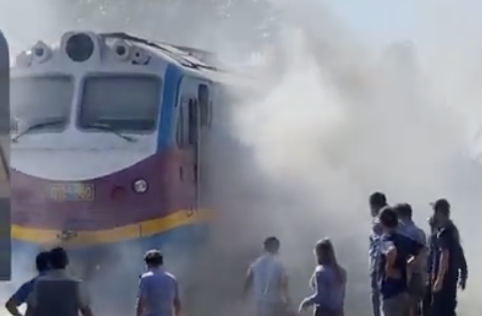 Scene of the suspected train locomotive with smoke inhalation in Hue.