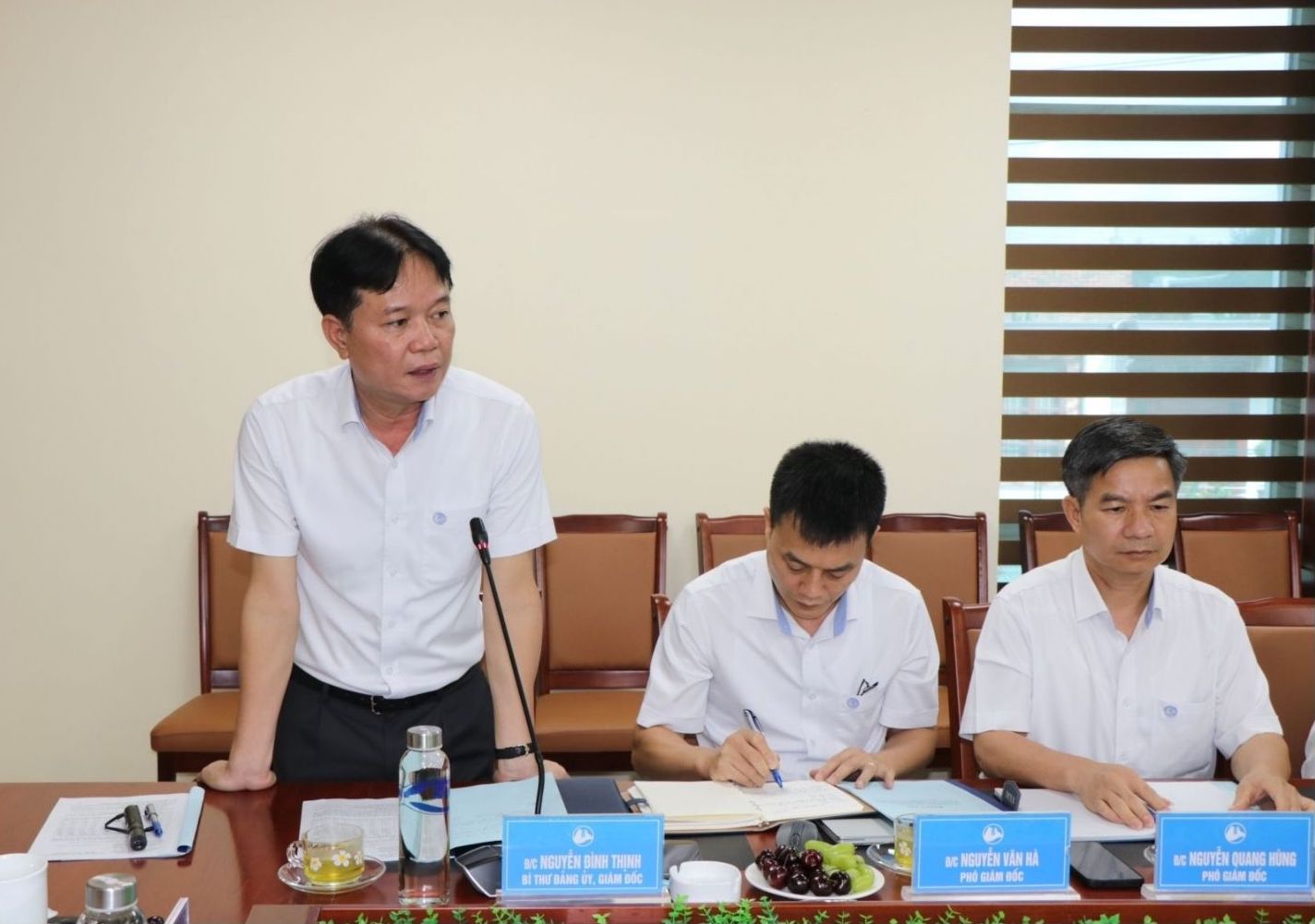  Giam doc Cong ty Than Ha Long - TKV Nguyen Dinh Thinh bao cao tinh hinh SXKD 7 thang dau nam va tien do trien khai Du an khai thac ham lo mo Khe Cham II-IV.