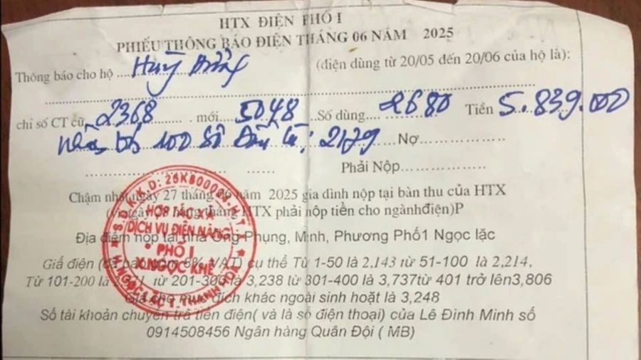 The family of Mr. Le Xuan Hung (residing on Quang Trung Street 1, Ngoc Lac Commune, Thanh Hoa Province) was shocked to receive the notice of a terrible increase in electricity bills in June 2025. Photo: Provided by the family