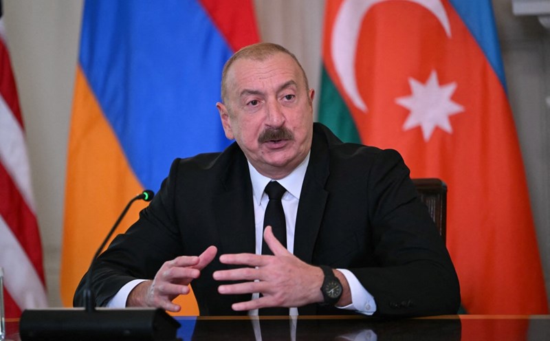 Azerbaijani President Ilham Aliyev has ordered an emergency disbursement of budgets to help Ukraine repair oil and gas facilities damaged by Russian airstrikes. Photo: AFP