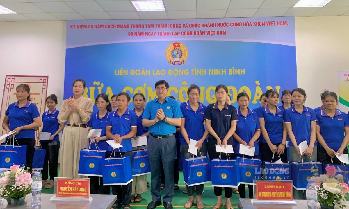 Ninh Binh의 조합원 및 노동자의 삶을 돌보고 개선하기 위한 활동을 시행합니다. 사진: Ha Vi