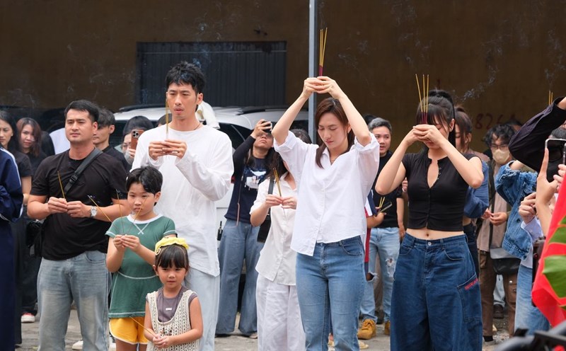 Tuan Tran and Phuong Anh Dao will star in the 2026 Tet film. Photo: Film crew