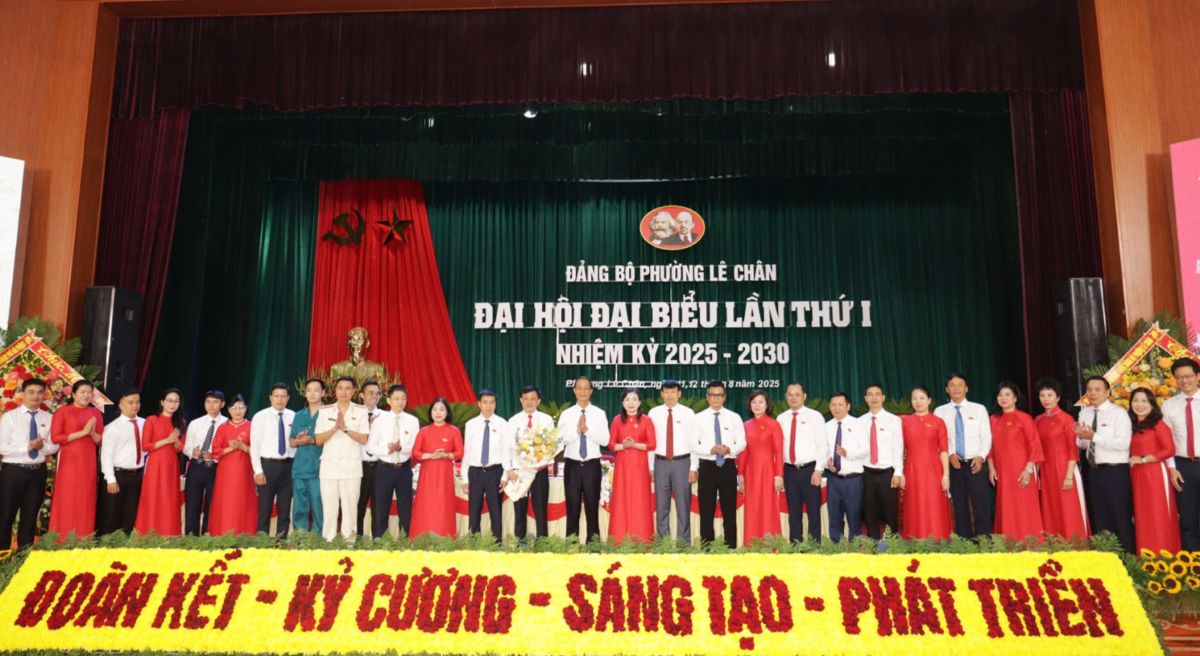 Ban Chap hanh Dang bo phuong Le Chan, nhiem ky 2025 - 2030 ra mat. Ảnh:  Cong TTDT Hai Phong