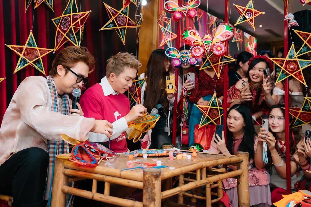 Brother Tang Phuc met with fans. Photo: Provided by the artist