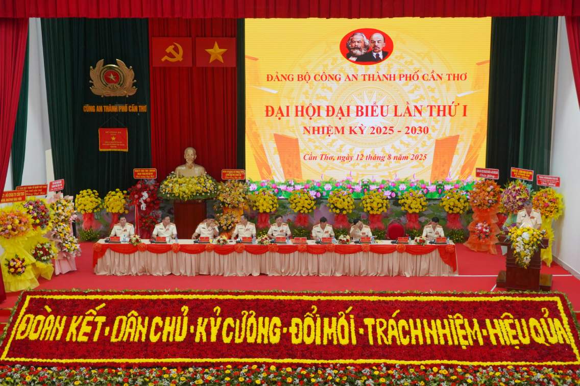 Quang canh dai hoi. Anh: Ta Quang