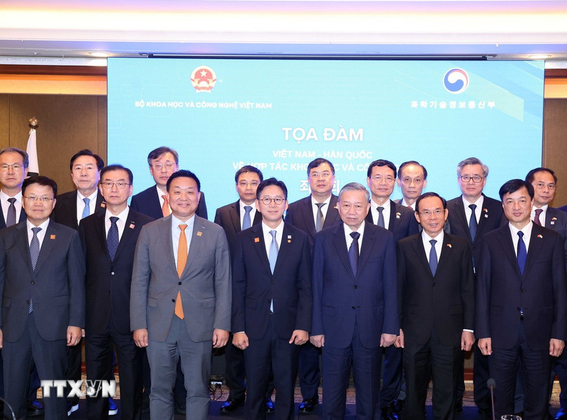 General Secretary To Lam and delegates attended the Discussion on Vietnam-Korea science and technology cooperation. Photo: VNA