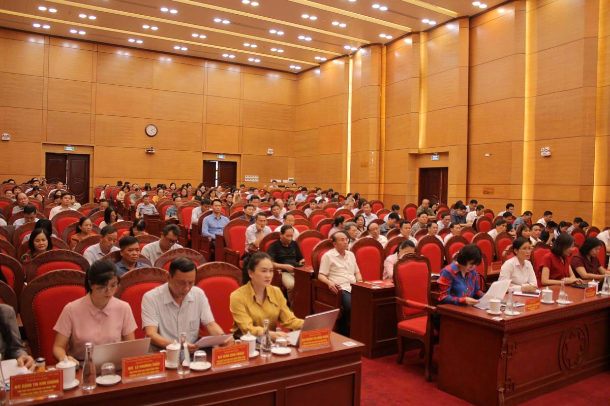 La conferencia para tomar opiniones sobre el borrador del Informe Politico del Congreso de Diputados del Comite del Partido Provincial de Quang Ninh conto con la asistencia de mas de 200 delegados. Foto: MTTQ Quang Ninh
