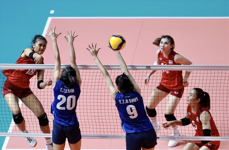 The Thai women's volleyball team in a match against the Vietnamese women's team. Photo: Duy Nam
