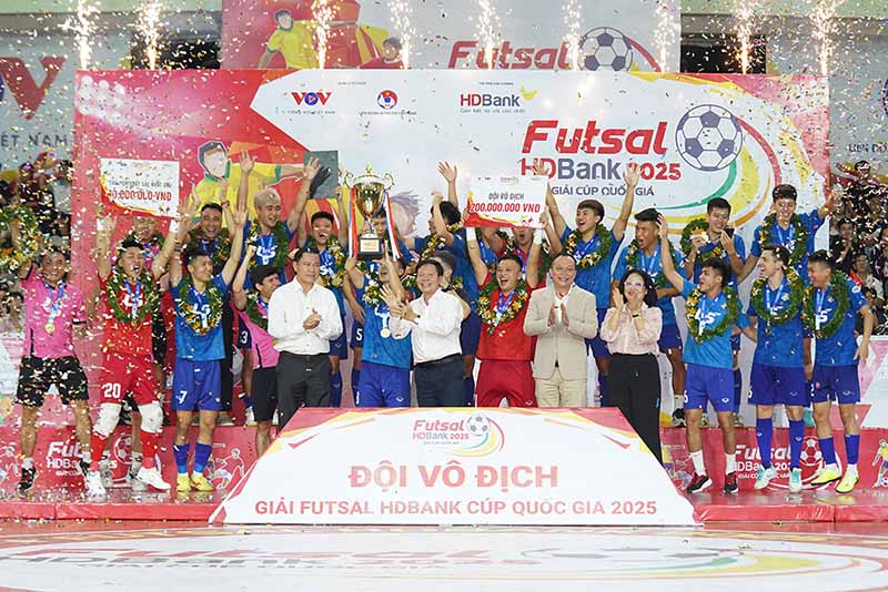 Thai Son Bac successfully defended his championship title in the HDBank National Futsal Cup. Photo: VFF