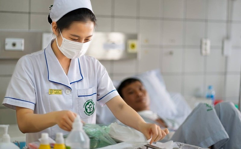 Caring for patients at Bach Mai Hospital. Photo: BVCC
