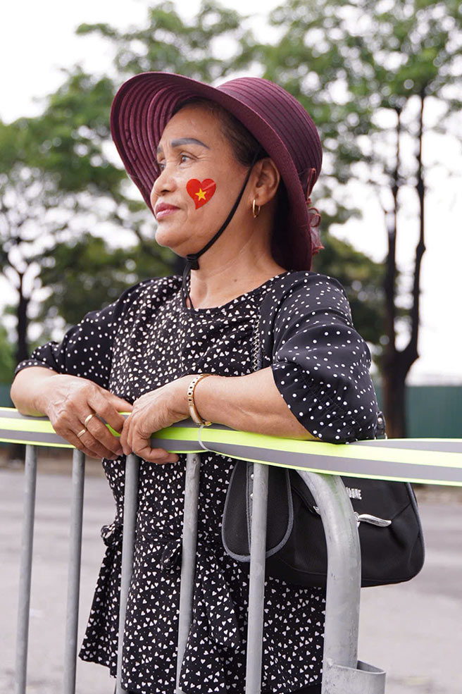 Ba Truong Thi Tinh cho xem dieu binh. Anh: Linh Trang - Trang Anh