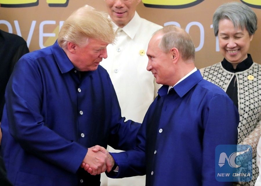 베트남에서 열린 APEC 2017 정상 회의에서 도널드 트럼프 미국 대통령과 블라디미르 푸틴 러시아 대통령. 사진: 신화통신