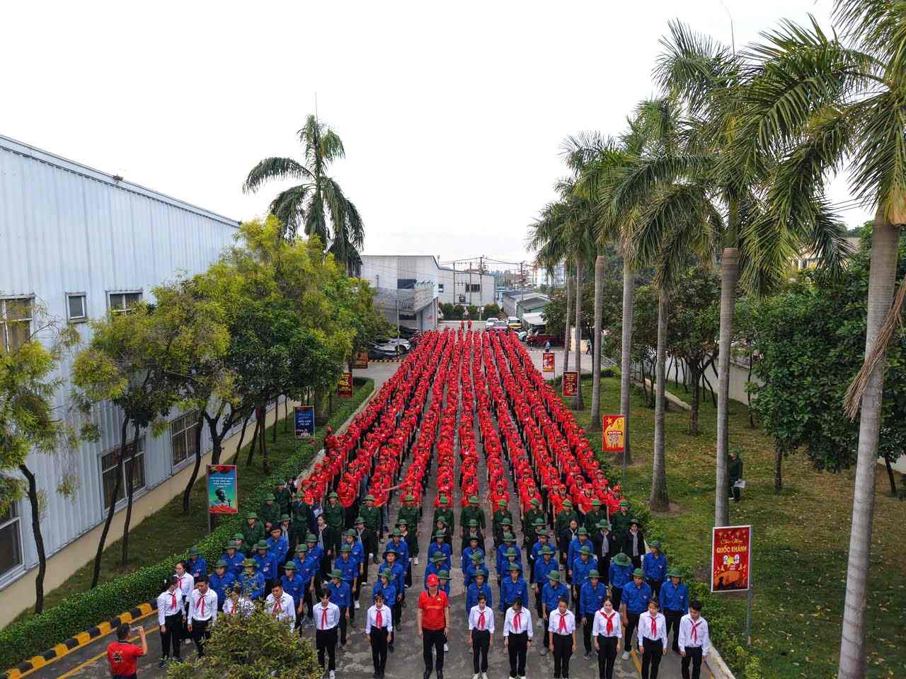 1.300 cong nhan lao dong thuc hien buoi le chao co ky niem 80 nam ngay Quoc khanh 2.9. Anh: Dinh Trong