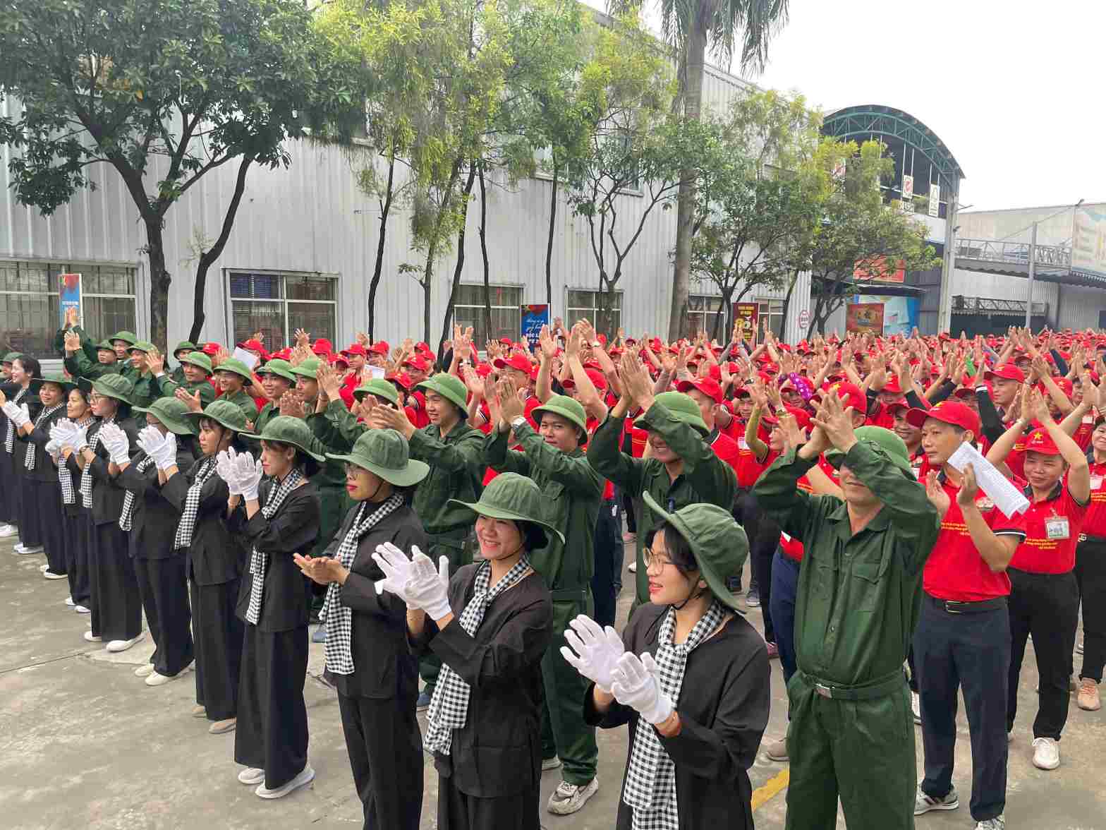 Hoat dong hun duc tinh yeu que huong dat nuoc trong cong nhan lao dong. Anh: Dinh Trong