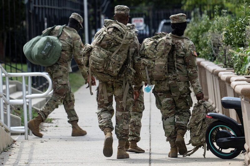 주 방위군 병사들이 8월 12일(현지 시간) 미국 워싱턴 D.C. 수도의 거리에 나타났습니다. 사진: AFP