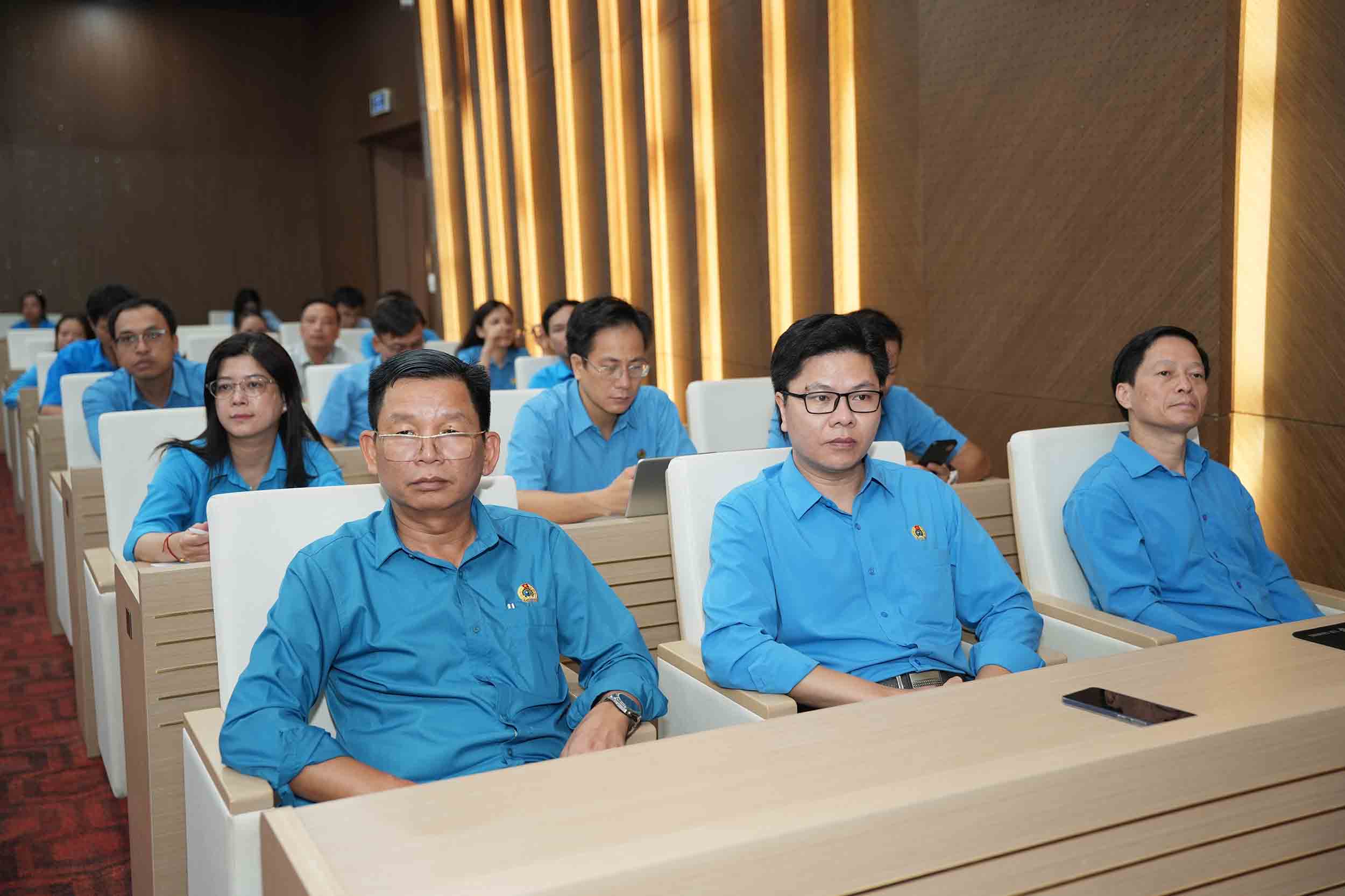 Dai bieu tham du buoi toa dam. Anh: Huu Chanh 