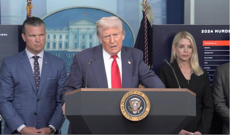 도널드 트럼프 미국 대통령이 2025년 8월 11일 백악관에서 연설하고 있습니다. 사진: 신화통신