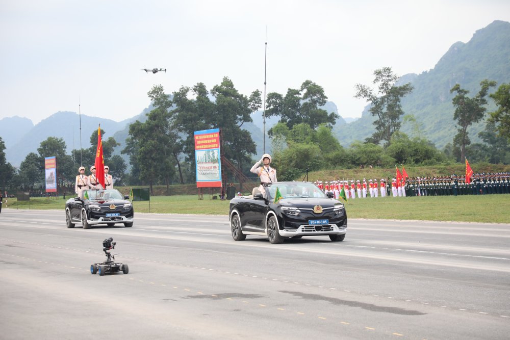 Khoi xe chi huy, To Cong an ky. Anh: Tran Vuong