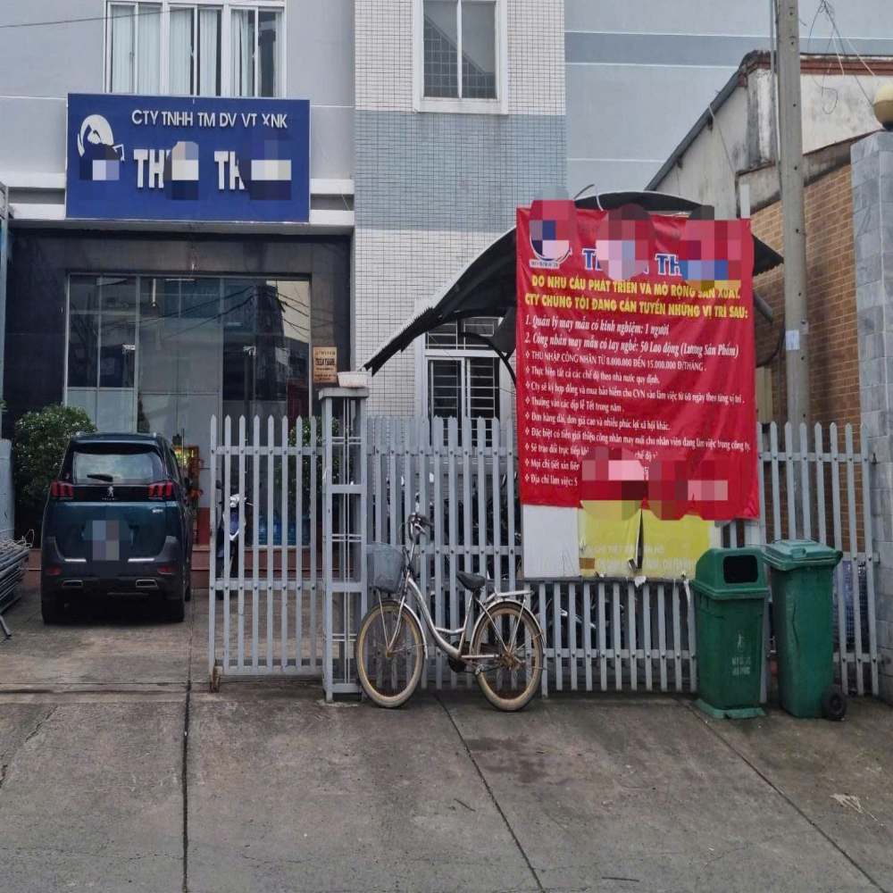 Du khong dong BHXH cho hang chuc NLD, nhung cong ty T.T khi do van tu quang cao thuc hien day du che do do Nha nuoc quy dinh de tuyen dung lao dong.  Anh: NAM DUONG