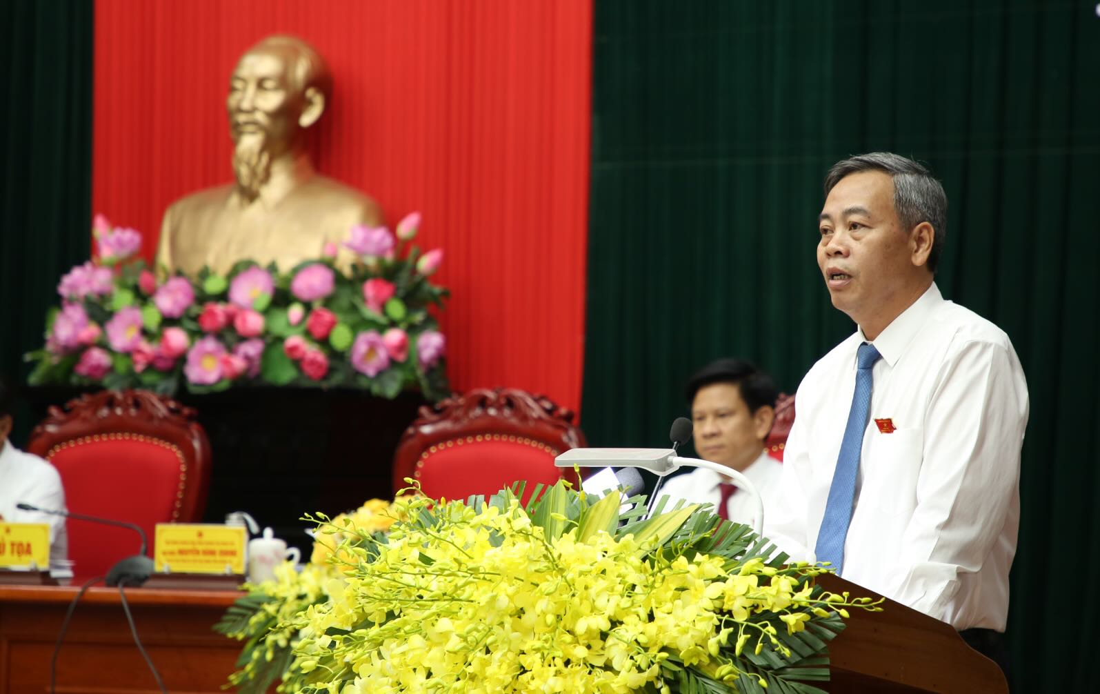 Chu tich HDND tinh Quang Tri Nguyen Dang Quang phat trien tai ky hop. Anh: Cong Sang