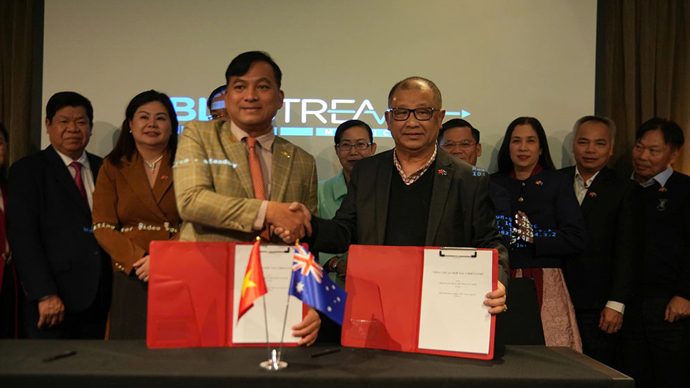 Tay Ninh省青年起業家協会とオーストラリアの起業家協会が協力協定に署名。写真:Hung Cuong