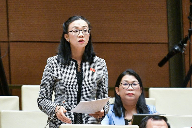 Dai bieu Trinh Thi Tu Anh - Doan DBQH tinh Lam Dong. Anh: Pham Dong