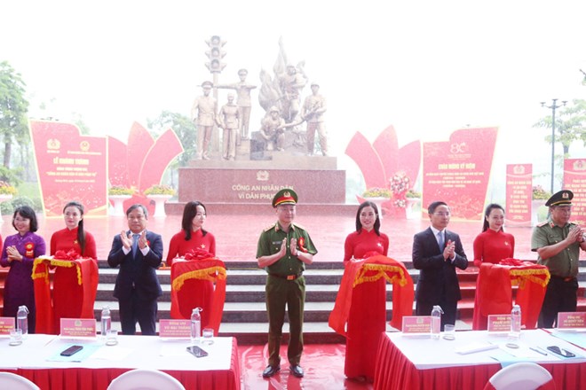 Khánh thành Tượng đài Công an Nhân dân vì dân phục vụ tại Quảng Ninh Khánh thành Tượng đài Công an Nhân dân vì dân phục vụ tại Quảng Ninh