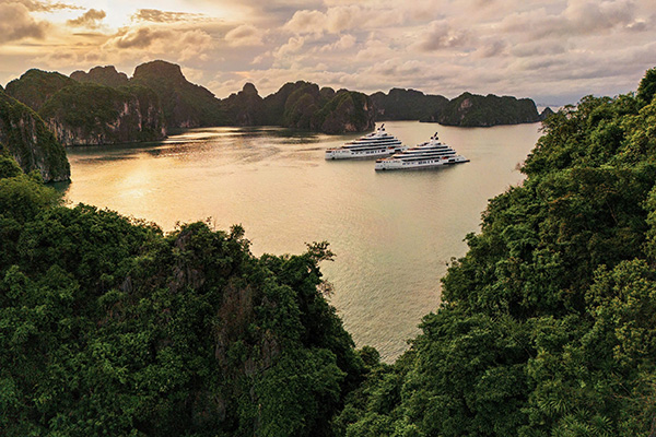 Tai Vinh Ha Long, Grand Pioneers la cap du thuyen nghi duong dat duoc tieu chuan VR-SB. Anh: Viet Thuan Group
