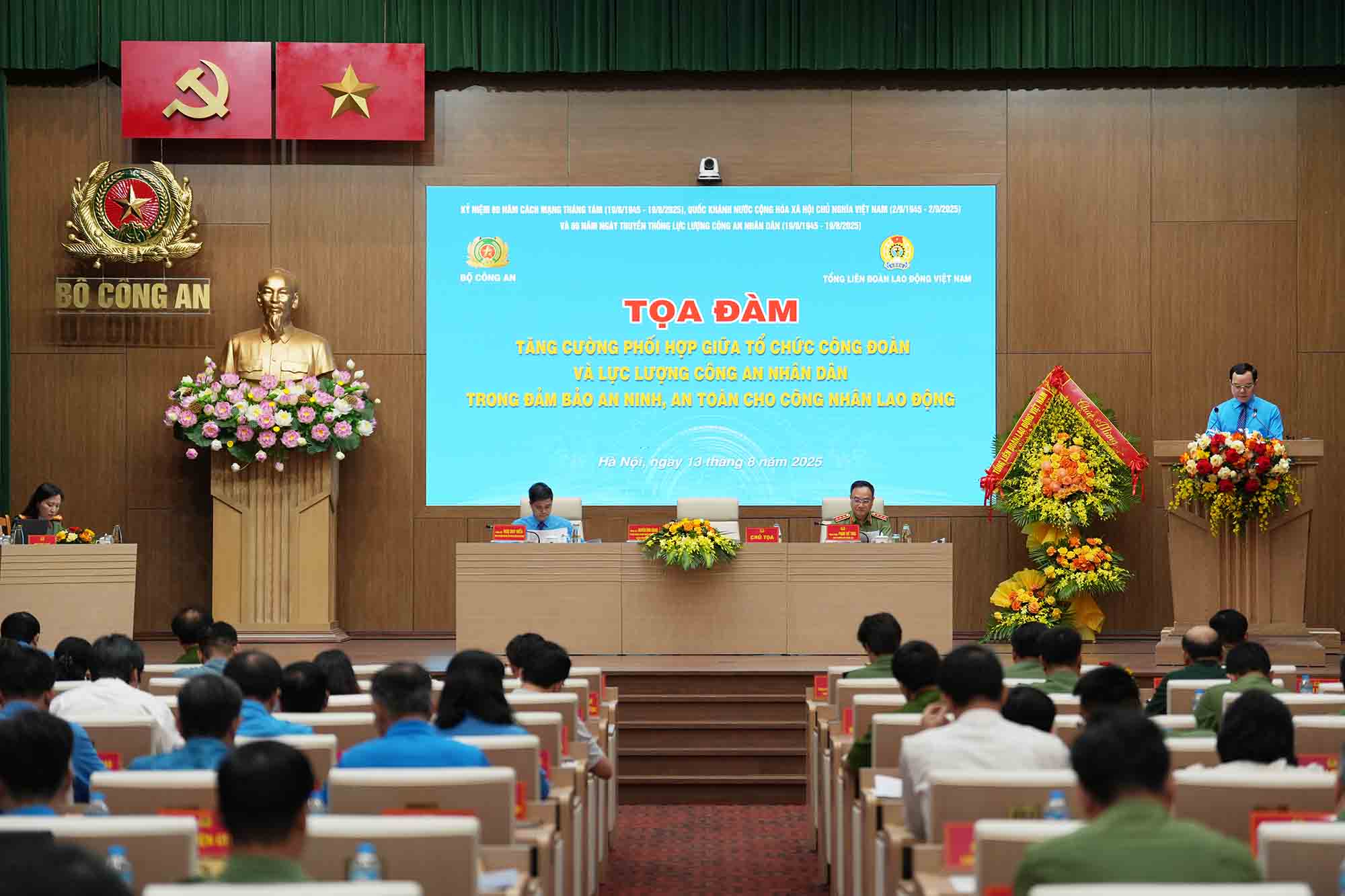 좌담회 전경. 사진: Huu Chanh