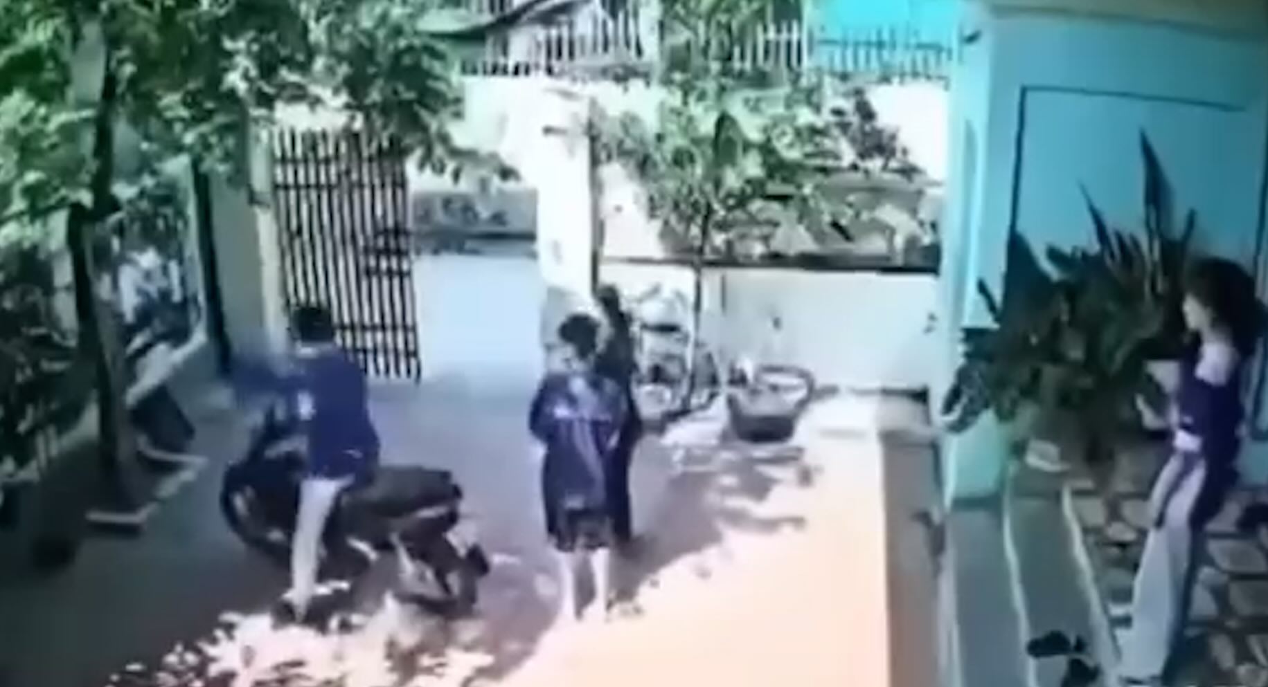 Determination et clarification du fait qu'un enseignant est venu chez lui pour battre des eleves a Thanh Hoa.