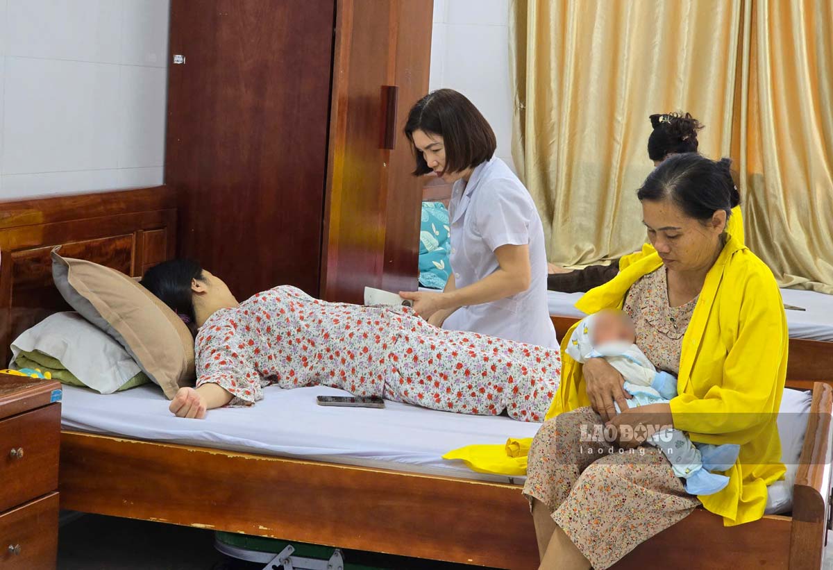 Proactive heat resistance helps cool down mothers in the dry season. Photo: Luong Ha