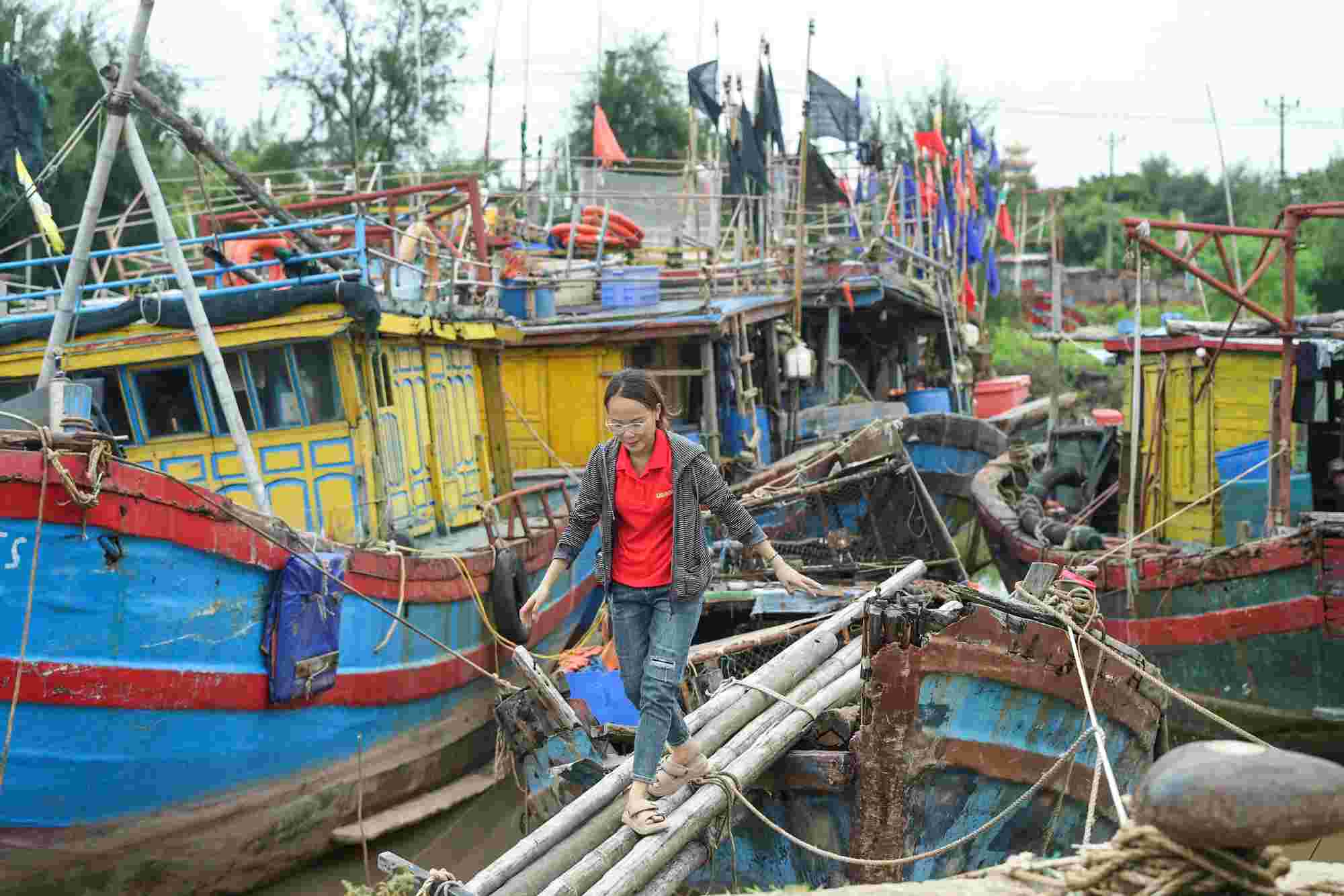 レポーター・ルオン・ハは、ニン・ココ・フィッシング・ポート（旧ナム・ディン州）の実際の嵐No. 3ヤギを認めました。  写真：トロンバン