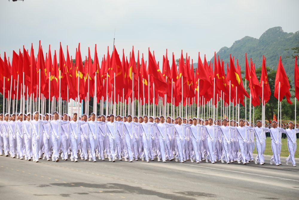 Khoi co Dang, co To quoc tham gia hop luyen dieu binh, dieu hanh. Anh: Tran Vuong