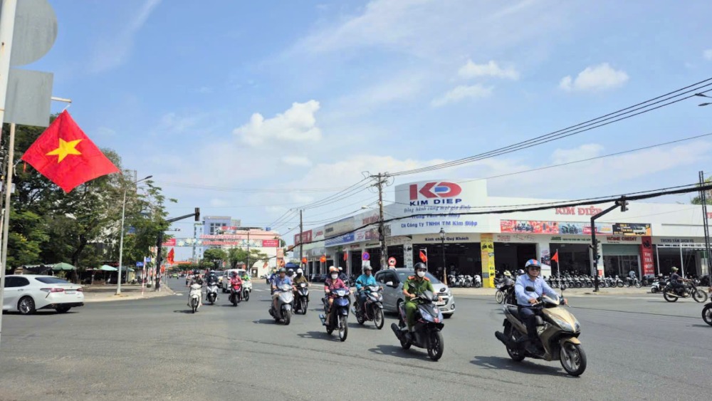 Departments and branches are actively addressing policies for cadres, civil servants and public employees on leave according to Decree No. 178 and Decree No. 67. Photo: Nguyen Anh