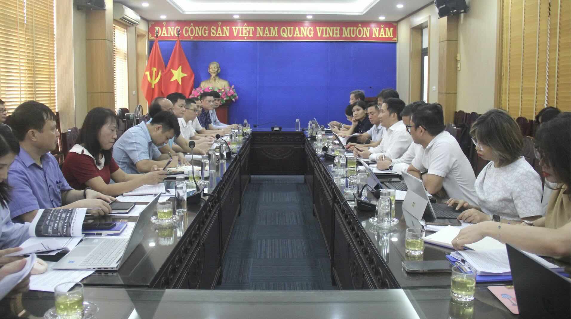 Doan cong tac Bo KHCN lam viec voi So KHCN tinh Phu Tho ve van hanh chinh quyen dia phuong hai cap. Anh: Bo KHCN