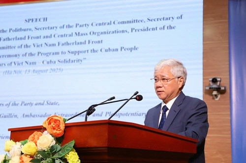 Ủy viên Bộ Chính trị, Bí thư Trung ương Đảng, Bí thư Đảng ủy Mặt trận Tổ quốc Việt Nam - Đỗ Văn Chiến phát biểu tại buổi lễ. Ảnh: Tuấn Mạnh