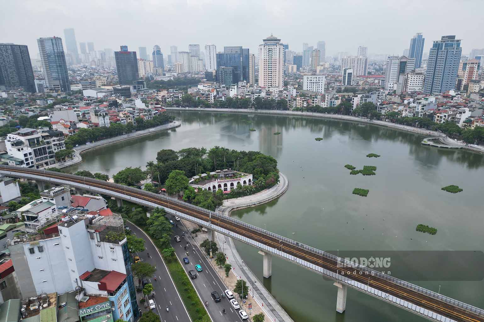 Toan canh ho Dong Da sau cai tao nhin tu tren cao. Anh: Dinh Thien