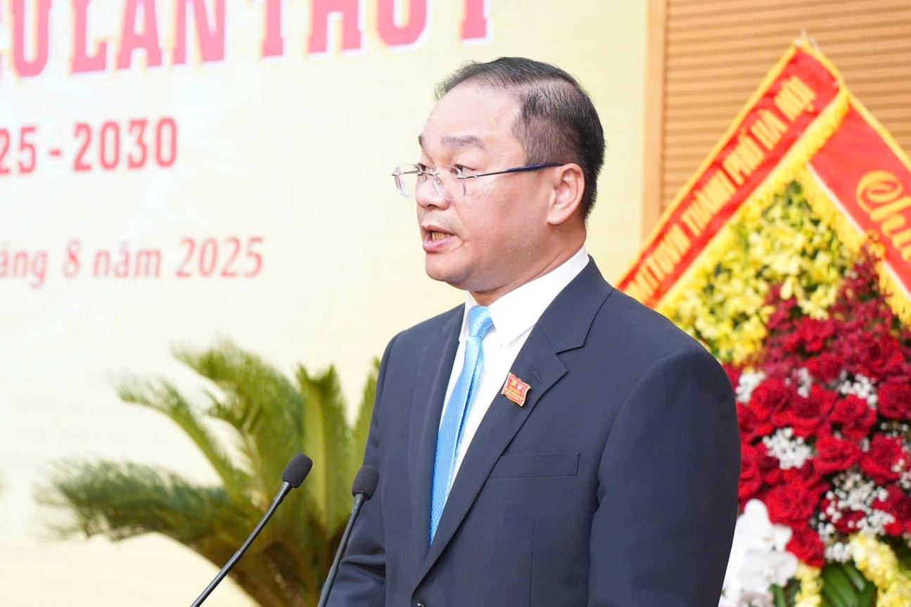 Mr. Nguyen Ngoc Viet was appointed to hold the position of Secretary of the Dong Da Ward Party Committee, term 2025-2030. Photo: Hong Manh