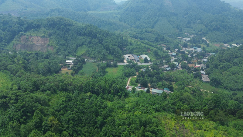 Khu dan cu thon Giao Binh, xa Gia Phu cach diem mo khong xa.