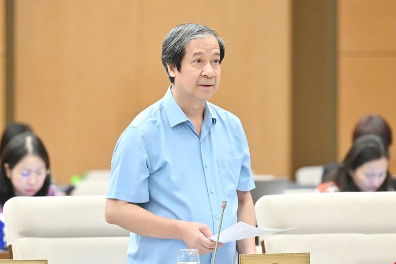 응우옌킴선 교육훈련부 장관은 사범 교육 입학 기준 점수가 매우 높게 상승했다고 밝혔습니다. 사진: Quochoi.vn