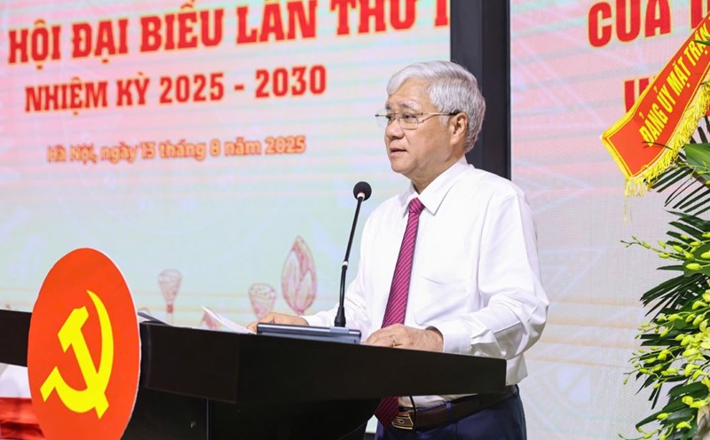 Mr. Do Van Chien - Politburo member, Secretary of the Party Central Committee, Secretary of the Party Committee of the Vietnam Fatherland Front, Central organizations, Chairman of the Central Committee of the Vietnam Fatherland Front spoke at the congress. Photo: Quang Vinh