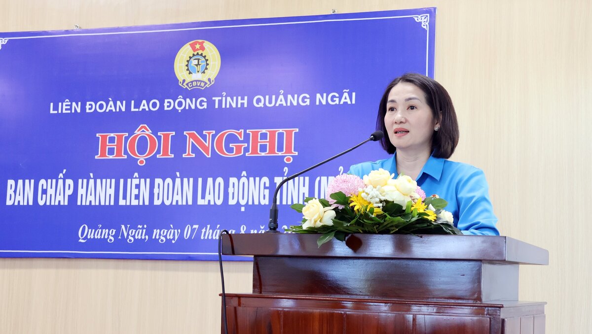 Nguyen Thi Anh Lan 여사 - 꽝응아이성 베트남 조국전선위원회 부위원장 겸 꽝응아이성 노동연맹 위원장. 사진: 꽝응아이 노동조합