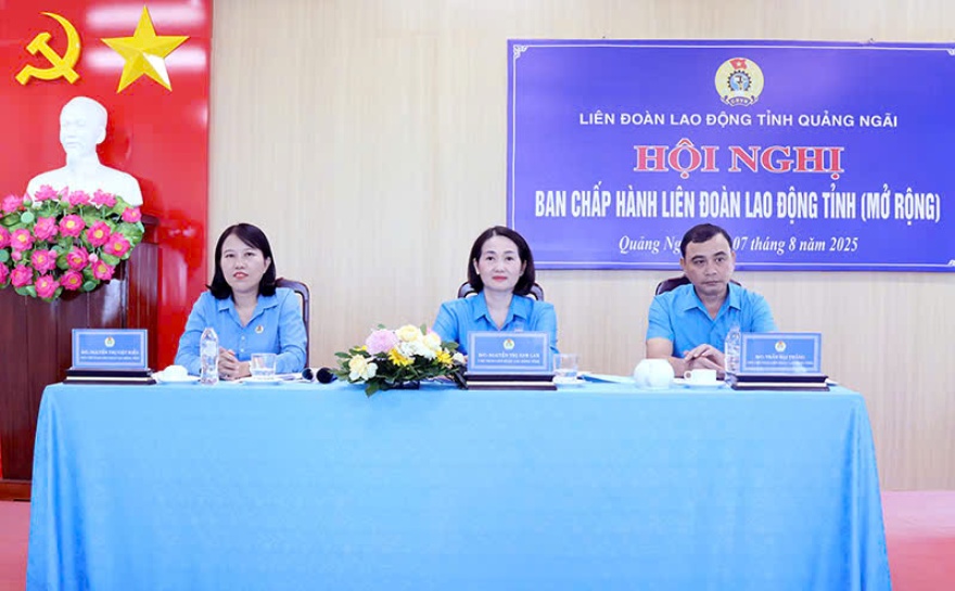 Thuong truc Lien doan Lao dong tinh Quang Ngai. Anh: Quoc Chinh
