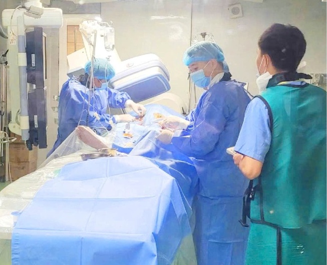 Medicos rescatan un caso de infarto de miocardio. Foto: BVCC