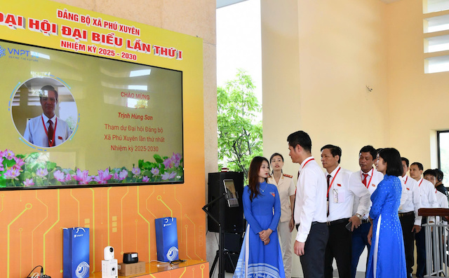 Dai bieu diem danh bang VNPT AI tai Dai hoi Dai bieu Dang bo Xa Phu Xuyen, Ha Noi. Anh: Cao Hung