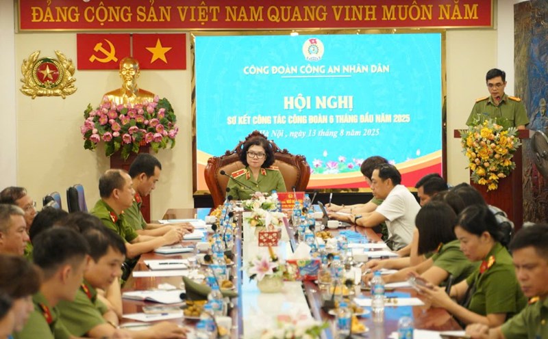 In the first 6 months of the year, nearly 25,000 union members, workers, more than 5,000 policy families, meritorious people... were taken care of by the People's Public Security Trade Union with a budget of nearly 13 billion VND. Photo: Quynh Chi