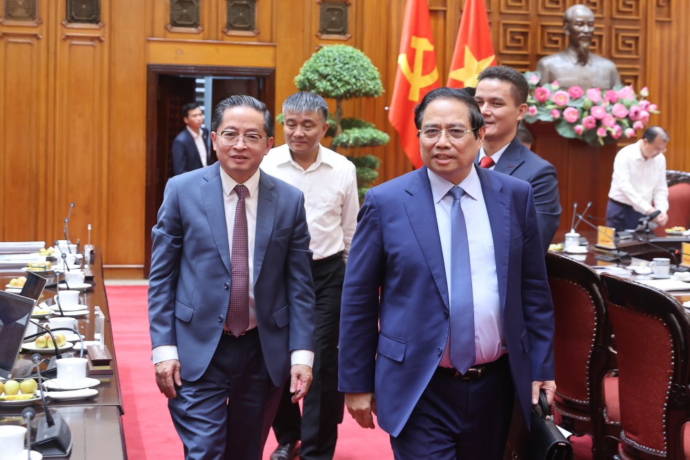 Prime Minister Pham Minh Chinh worked with ministries, branches, relevant agencies and representatives of CT Group on participating in the development of strategic technology products and a number of proposals and recommendations of the Group. Photo: Nhat Bac