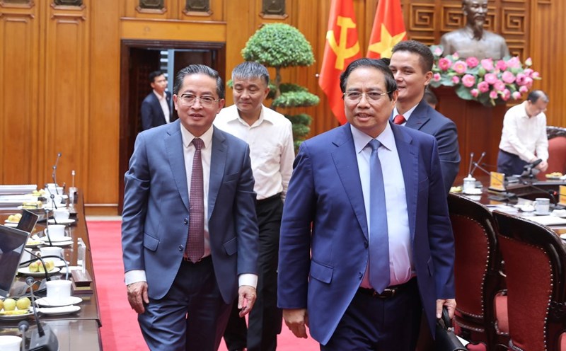 Prime Minister Pham Minh Chinh worked with ministries, branches, relevant agencies and representatives of CT Group on participating in the development of strategic technology products and a number of proposals and recommendations of the Group. Photo: Nhat Bac